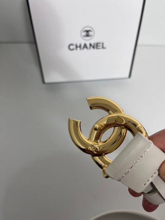 Chanel Women\'s Classic Leather Belt with Enamel CC Buckle main image 4